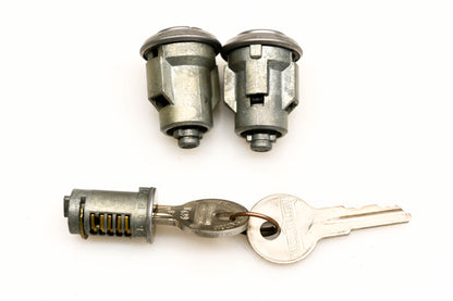 Mack 31RC19304 Door Lock NOS