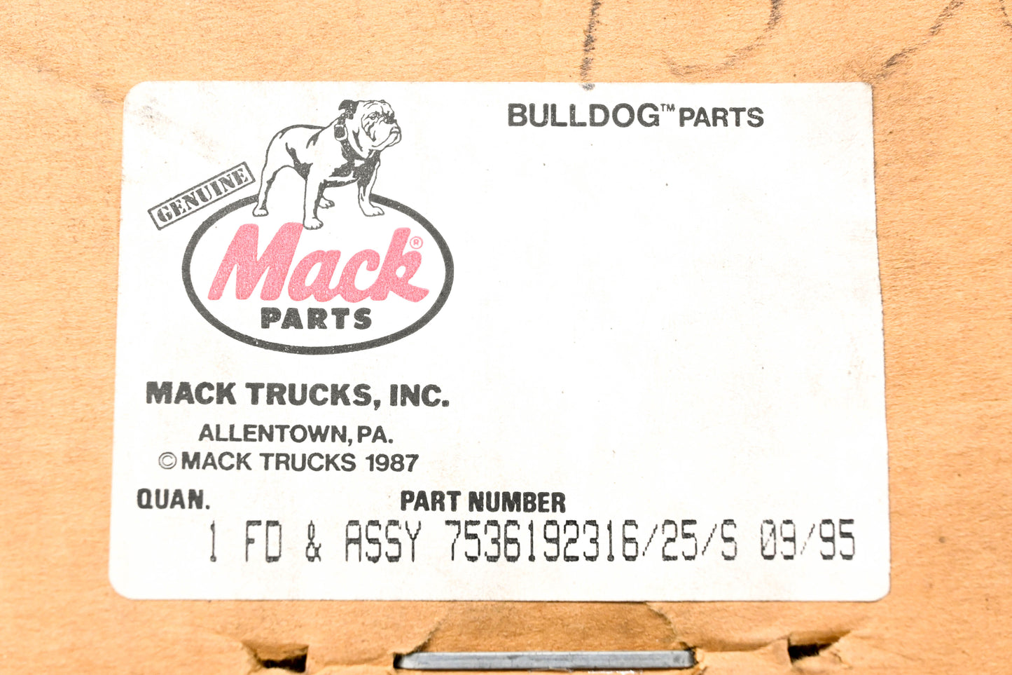 Mack 7536192316, 7536-192316 Fan Assembly NOS