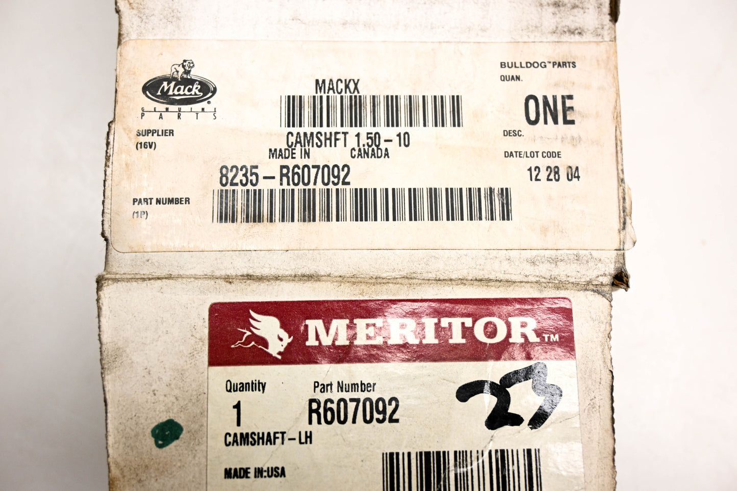 Mack 8235-R607092 Camshaft NOS