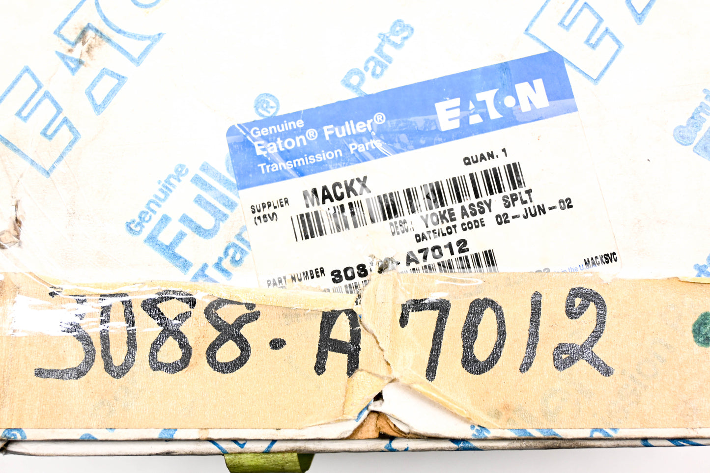 Mack 3088-A7012 Eaton Fuller Split Yoke Assembly NOS