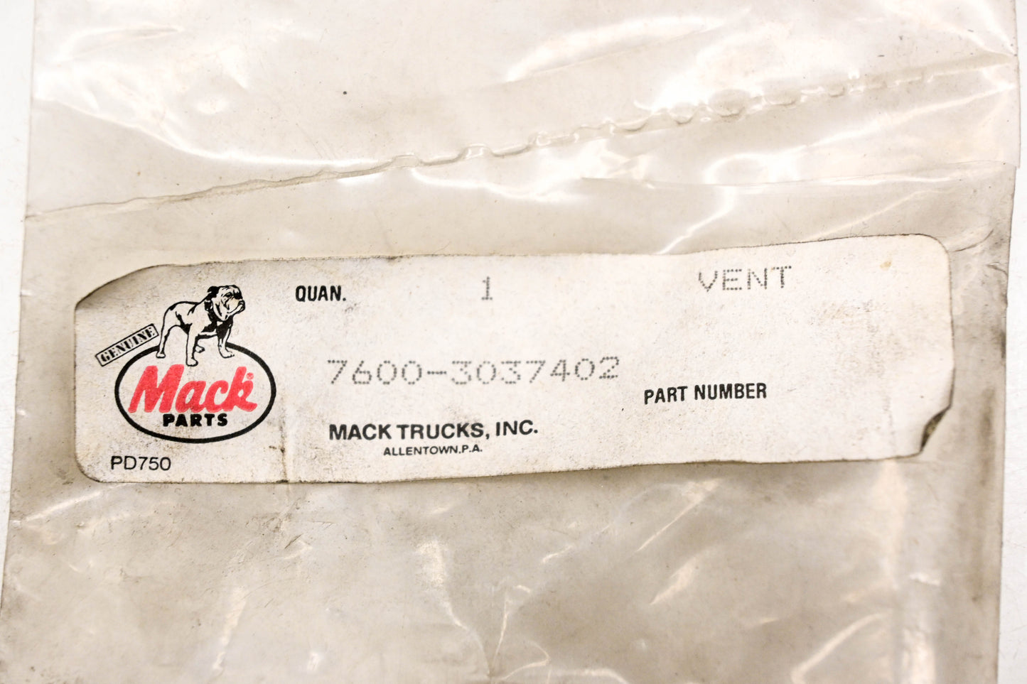 Mack 7600-3037402 Vent NOS