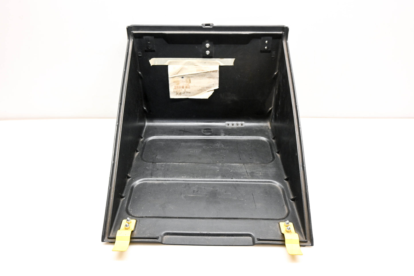 New OEM Ford F7HT-10A687-AA, A06-38998-000 Mack Battery Compartment Cover NOS