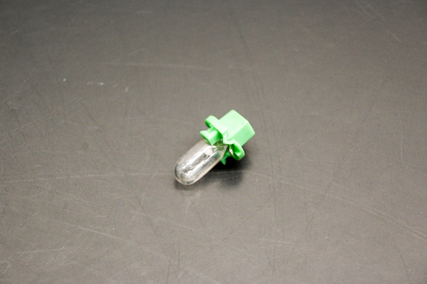 Mack 342AX31, 85136438 Bulb & Socket NOS