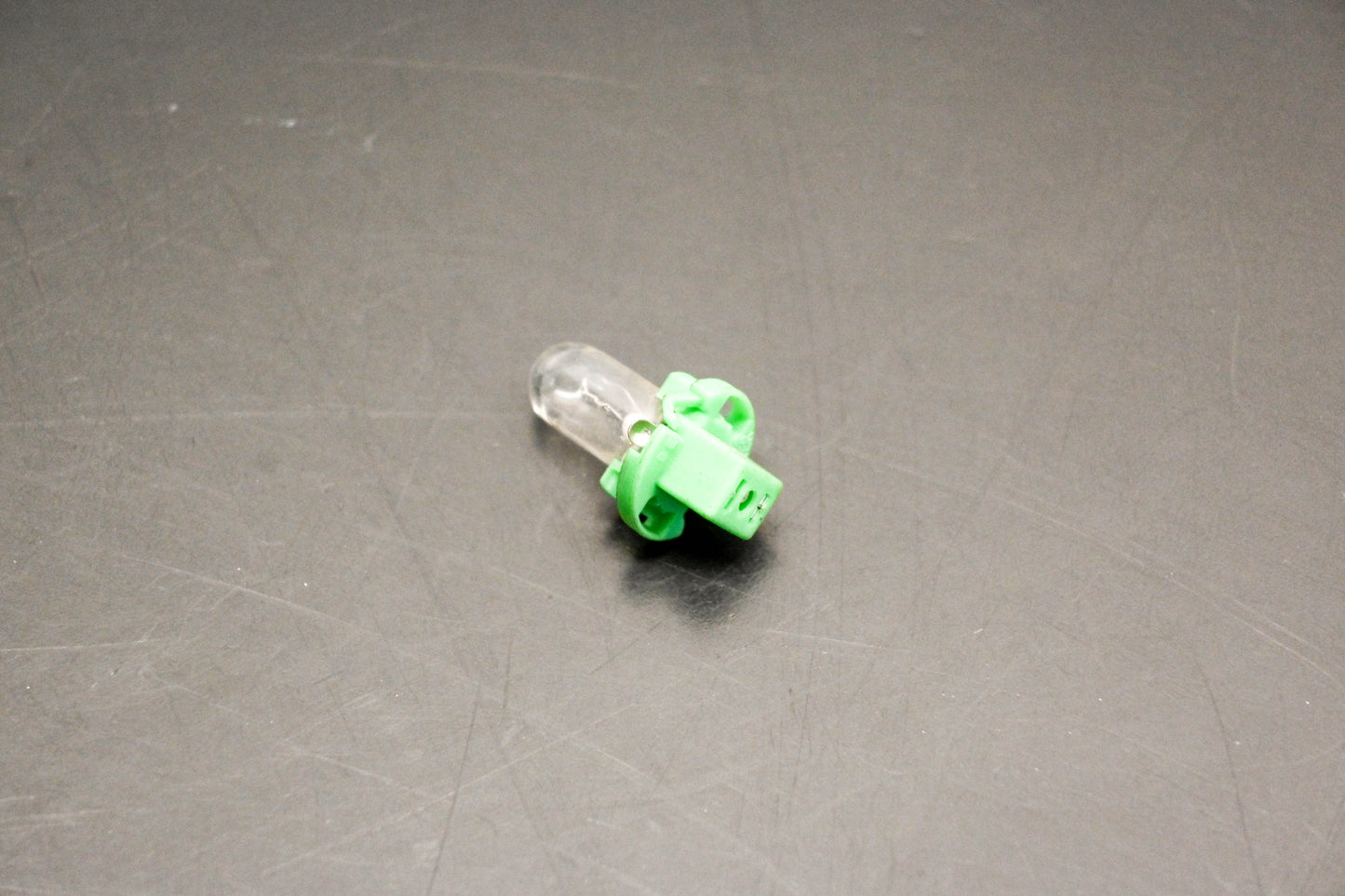 Mack 342AX31, 85136438 Bulb & Socket NOS