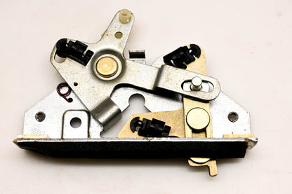 Mack 9QX41BM Righthand Door Latch NOS