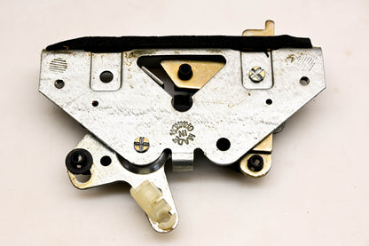 Mack 9QX41BM Righthand Door Latch NOS