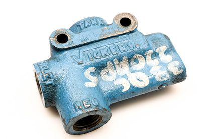 Mack 38QC220AP5 Vickers Fluid Pressure Regulator Valve