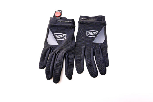 1 10018-001-04, 3332-1448 Pair of Youth Gloves Black SM NOS