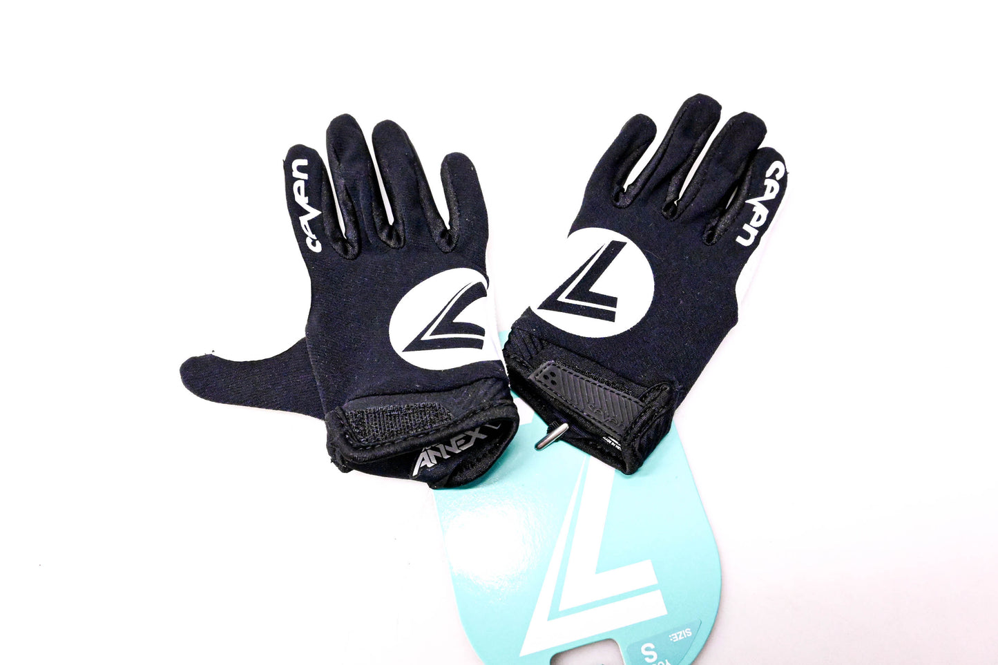 Seven 2210014-001-YS Pair of Youth Annex Gloves Black & White NOS
