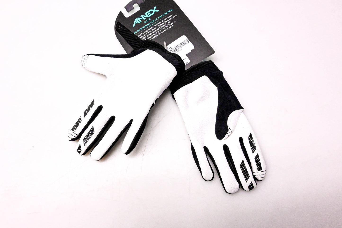 Seven 2210014-001-YS Pair of Youth Annex Gloves Black & White NOS