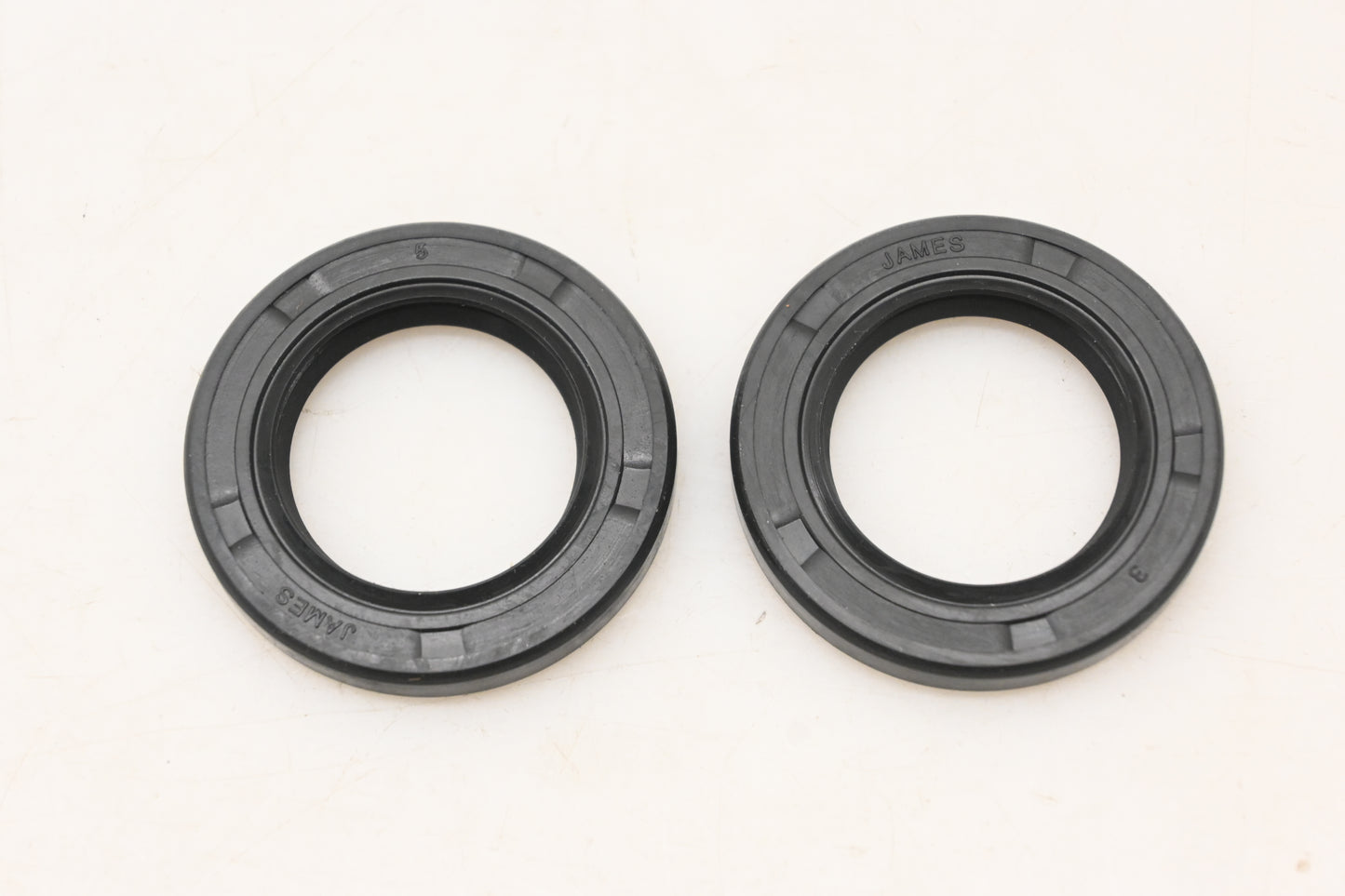James Gaskets 47519-83DL, 47519-83, 04-5314 Wheel Bearing Oil Seals Qty 2 NOS