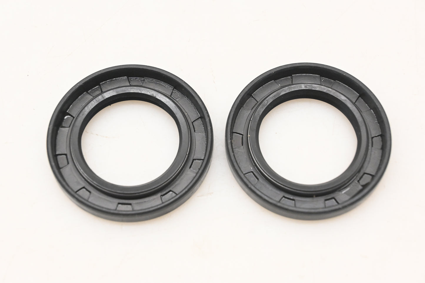 James Gaskets 47519-83DL, 47519-83, 04-5314 Wheel Bearing Oil Seals Qty 2 NOS
