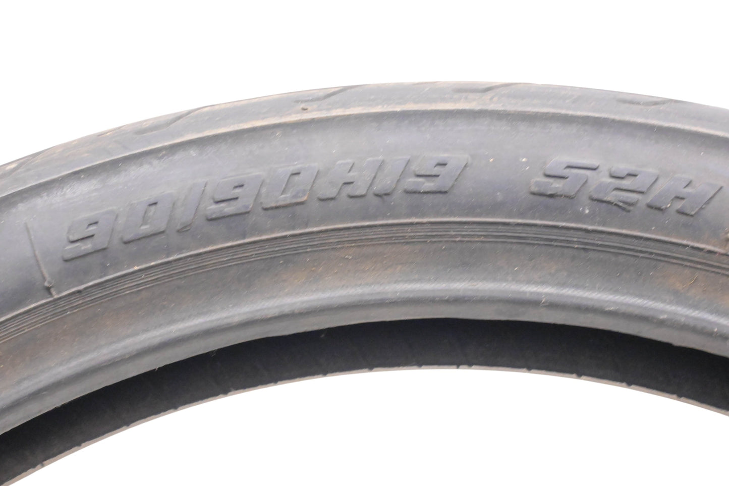 Avon X479 Roadrunner 90/90H19 52H Tire NOS