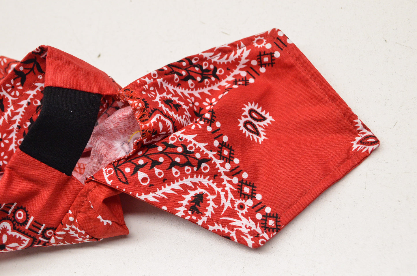 New Schampa Old School Rat Tail Skull Cap Stretch Band Black White on Red Paisle