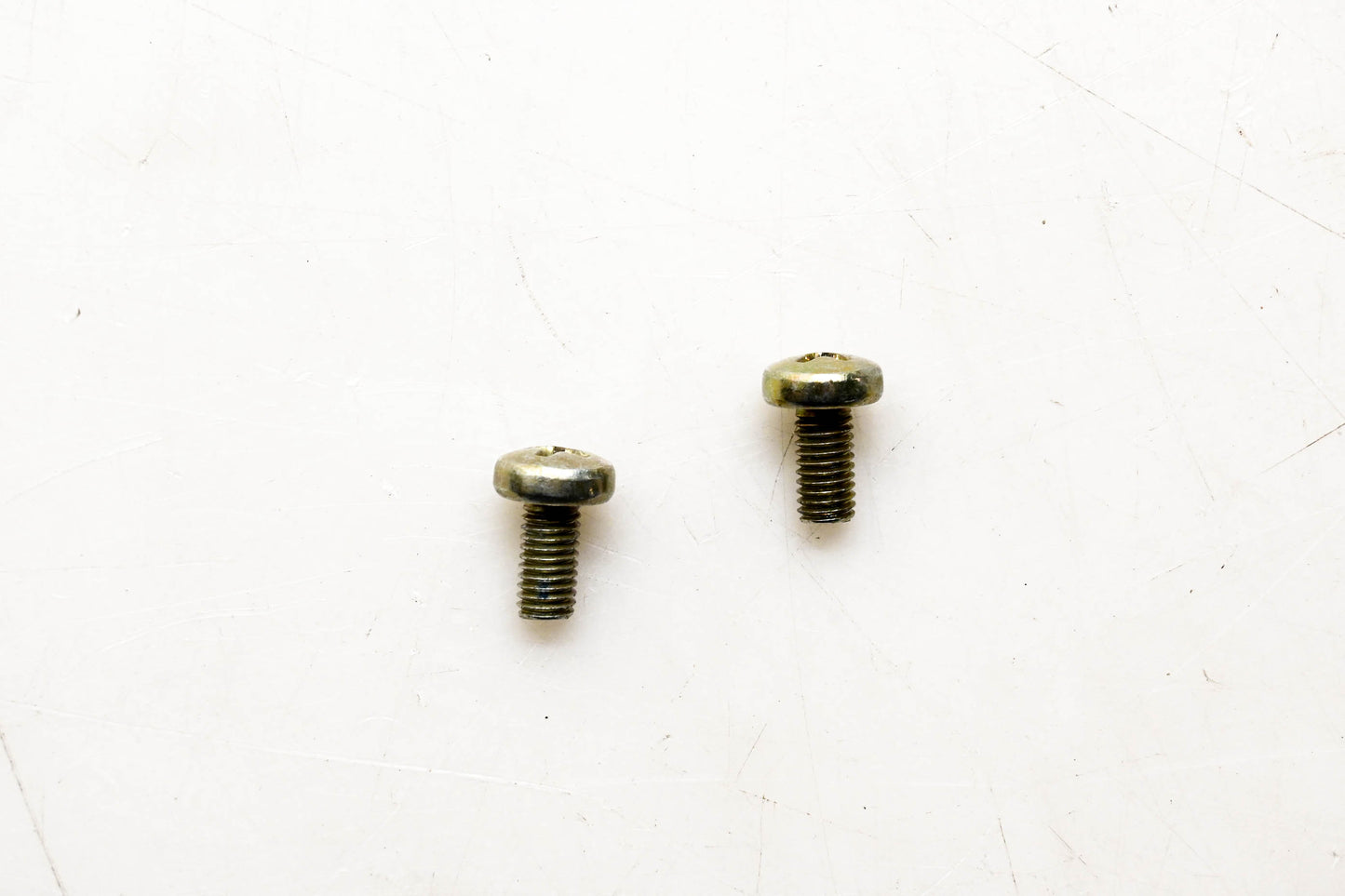 New OEM John Deere 21M7278 Screws Qty 2 NOS