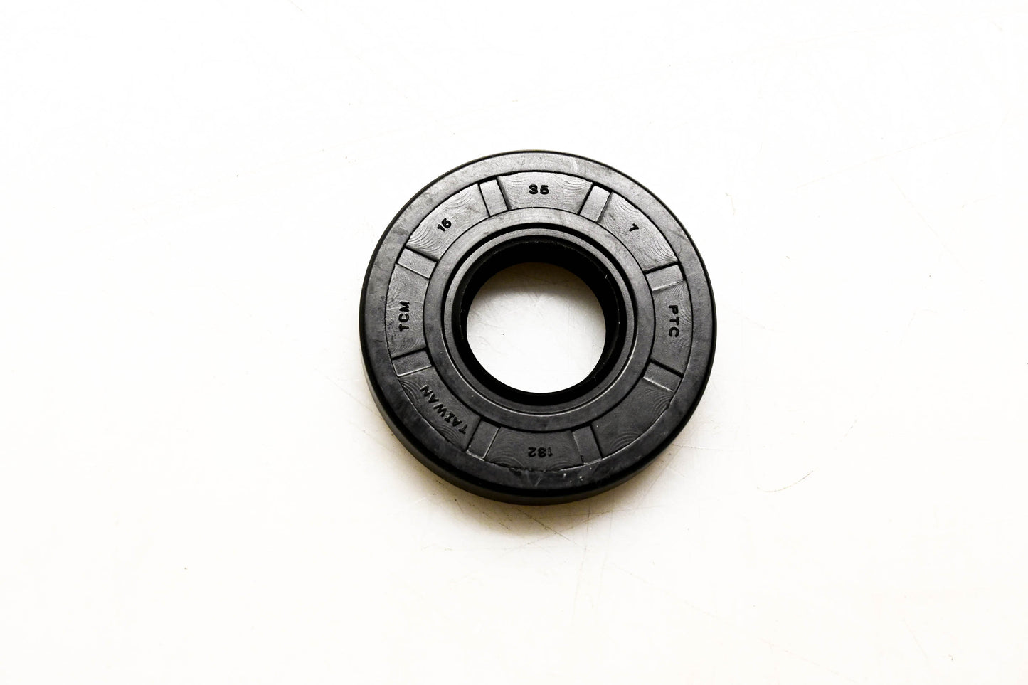 New OEM John Deere M75910 Seal NOS