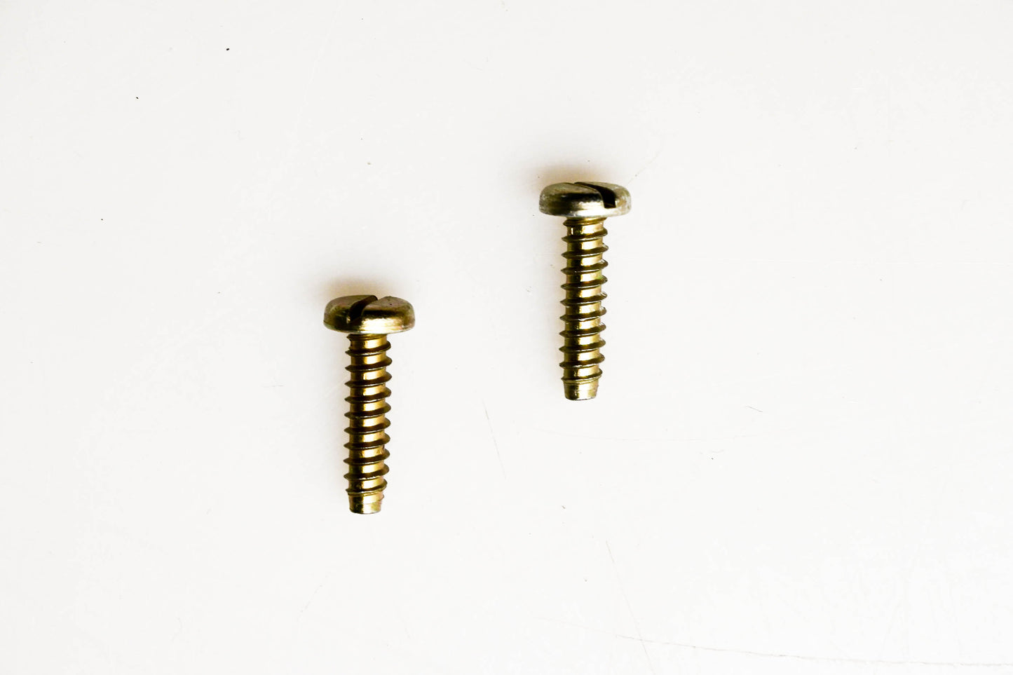 New OEM John Deere 37H160 Screws Qty 2 NOS