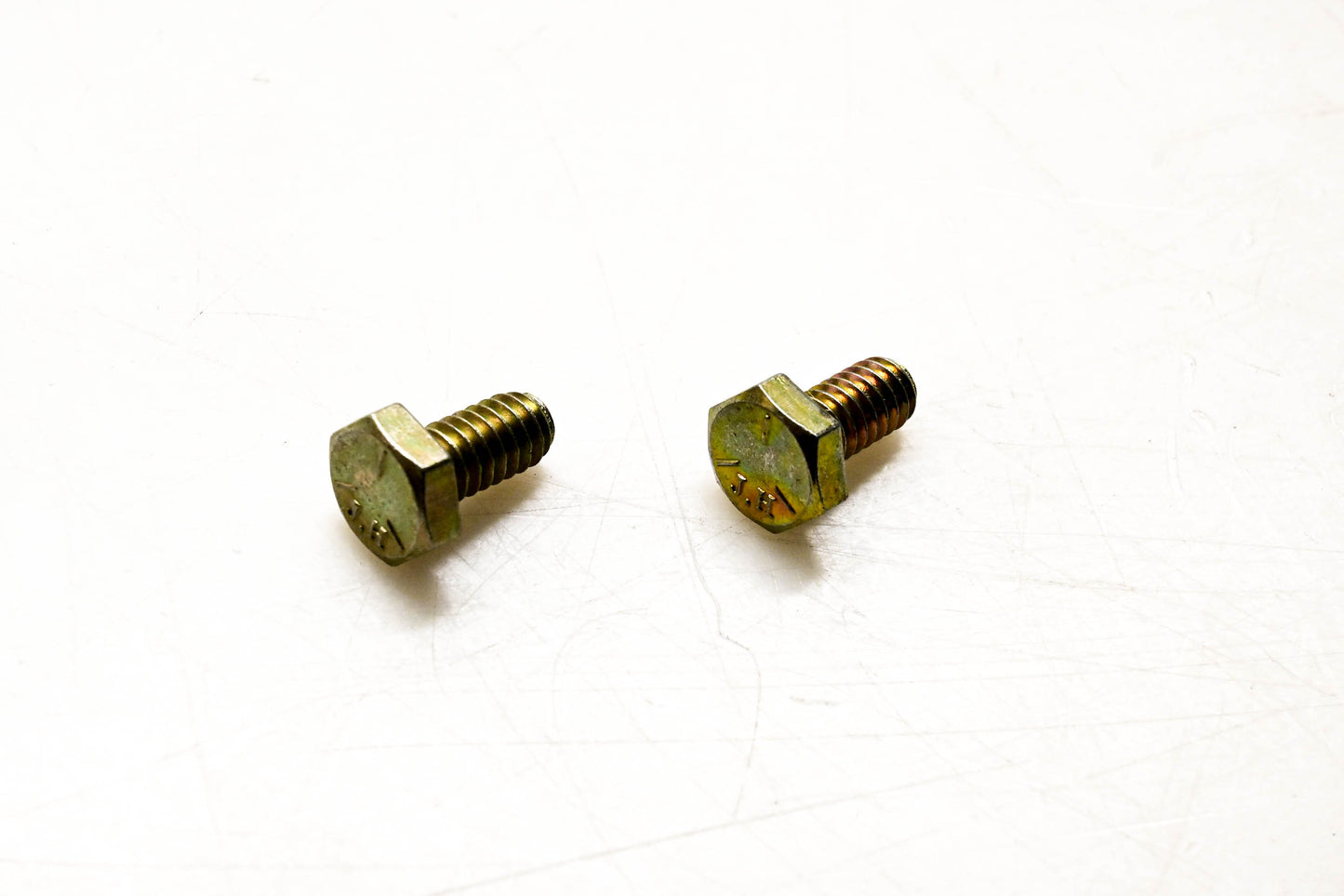New OEM John Deere 19H1227 Cap Screws 1/4 x 1/2 Qty 2 NOS