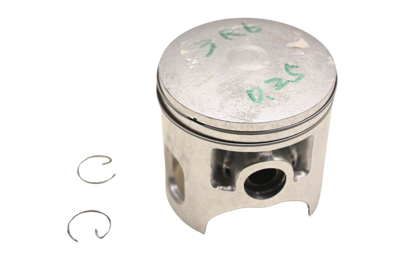 New OEM Yamaha 3R6-11630-10-00 Piston Kit NOS