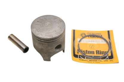 New OEM Yamaha 4V1-11630-10-00 Piston Kit NOS
