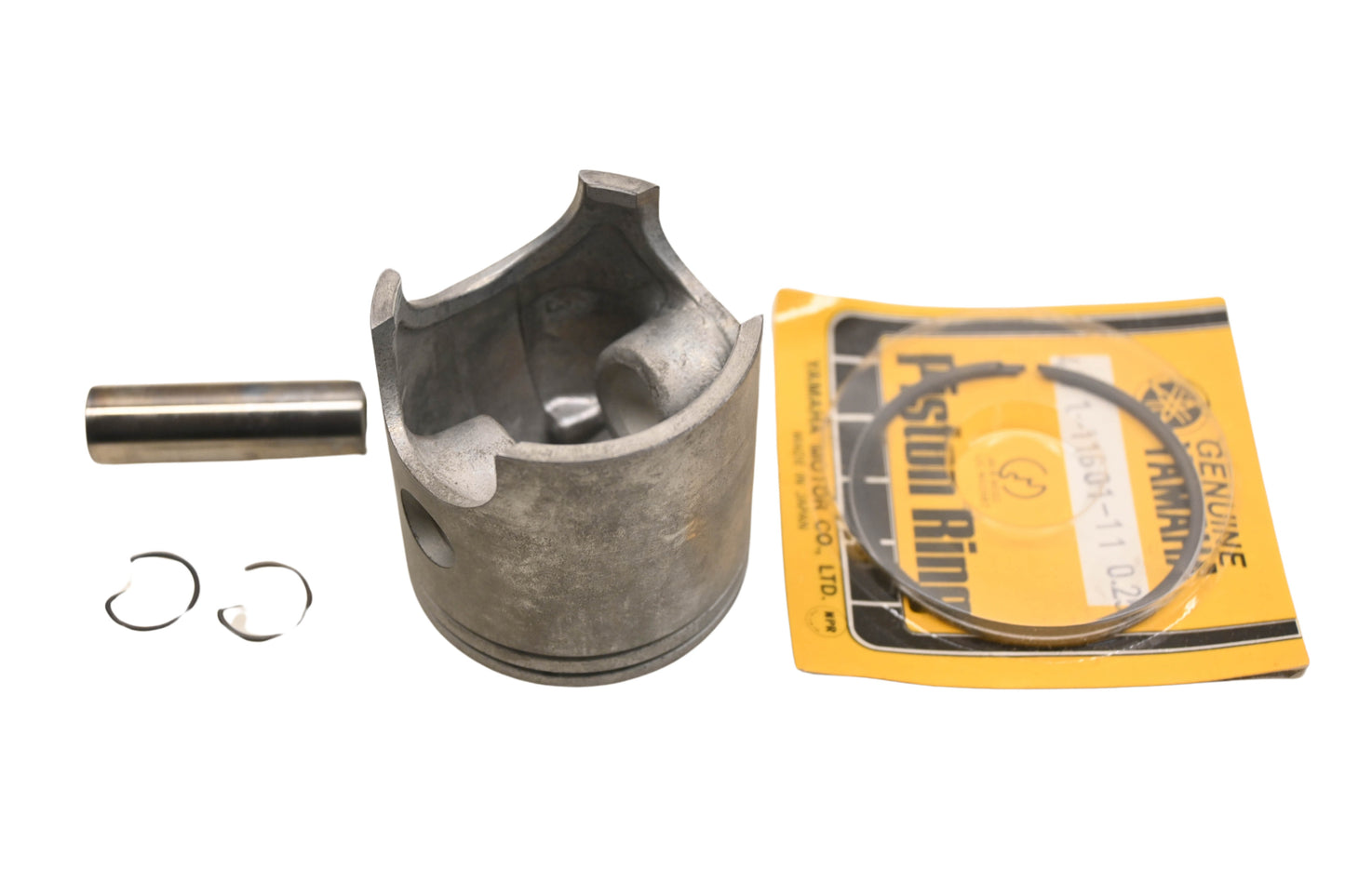 New OEM Yamaha 4V1-11630-10-00 Piston Kit NOS