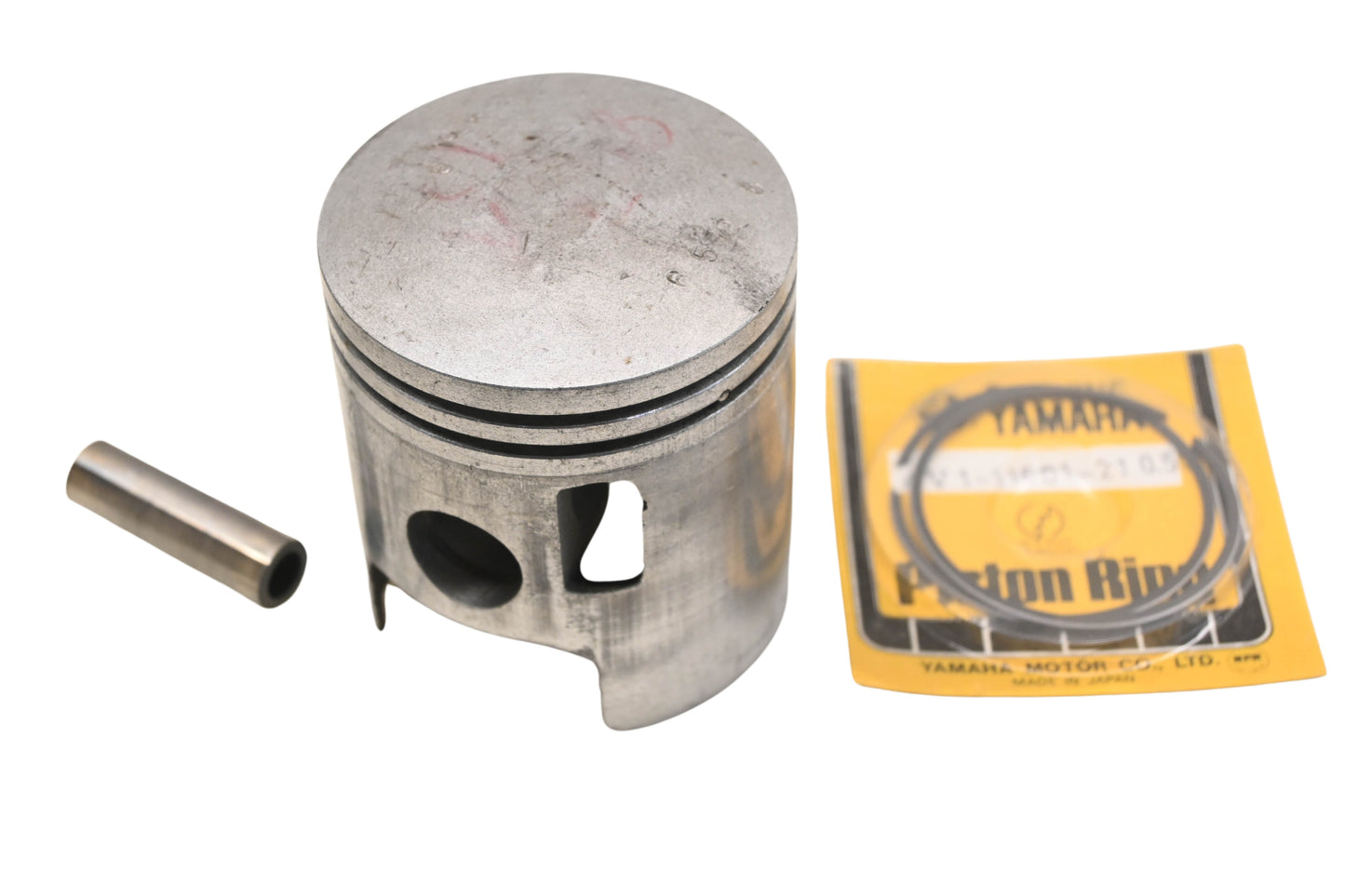 New OEM Yamaha 4V1-11630-20-00 Piston Kit NOS