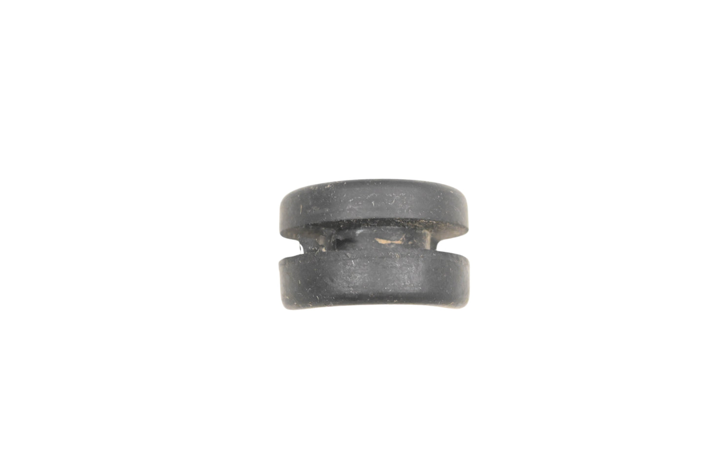 New OEM Yamaha 90480-16116-00 Grommet NOS