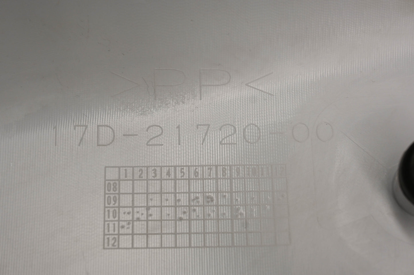 OEM Yamaha 17D-21720-00-00 White Right Side Cover & Decal