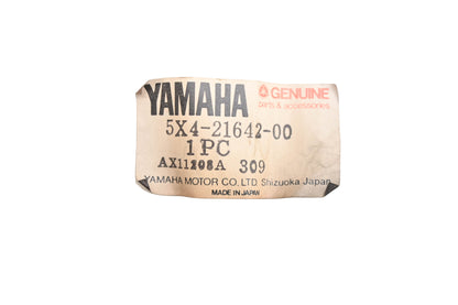 New OEM Yamaha 5X4-21642-00-00 Flap Guard NOS
