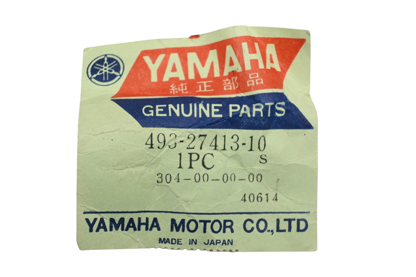 New OEM Yamaha 493-27413-10-00 Footrest Cover NOS