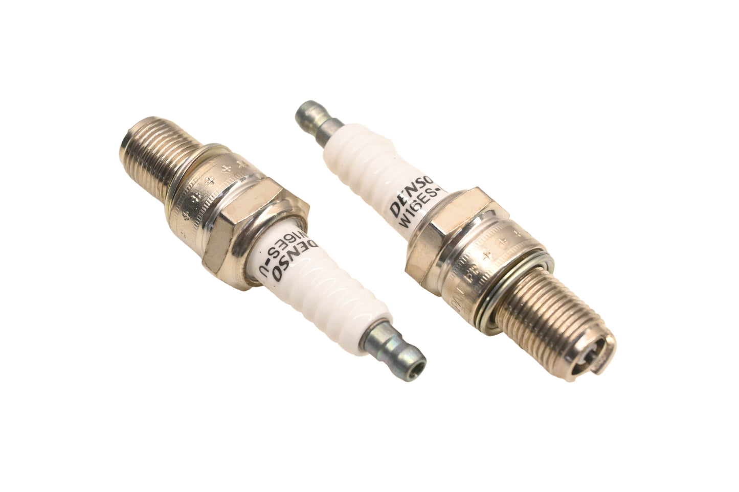 Denso W16ES-U, 3025 Sparkplugs Qty 2 NOS