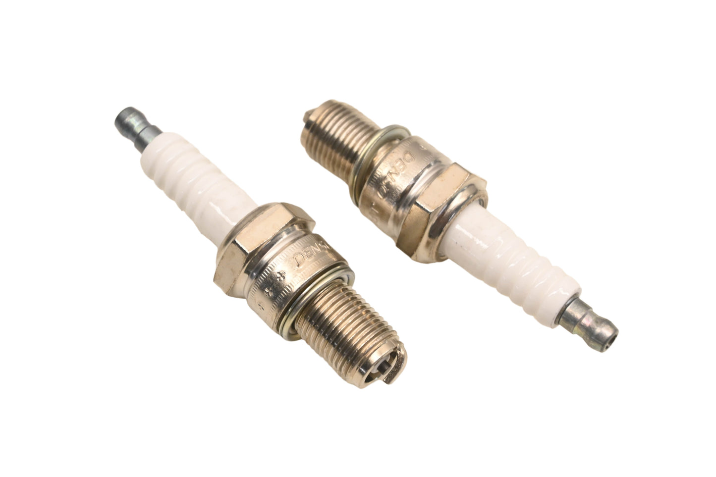 Denso W16ES-U, 3025 Sparkplugs Qty 2 NOS