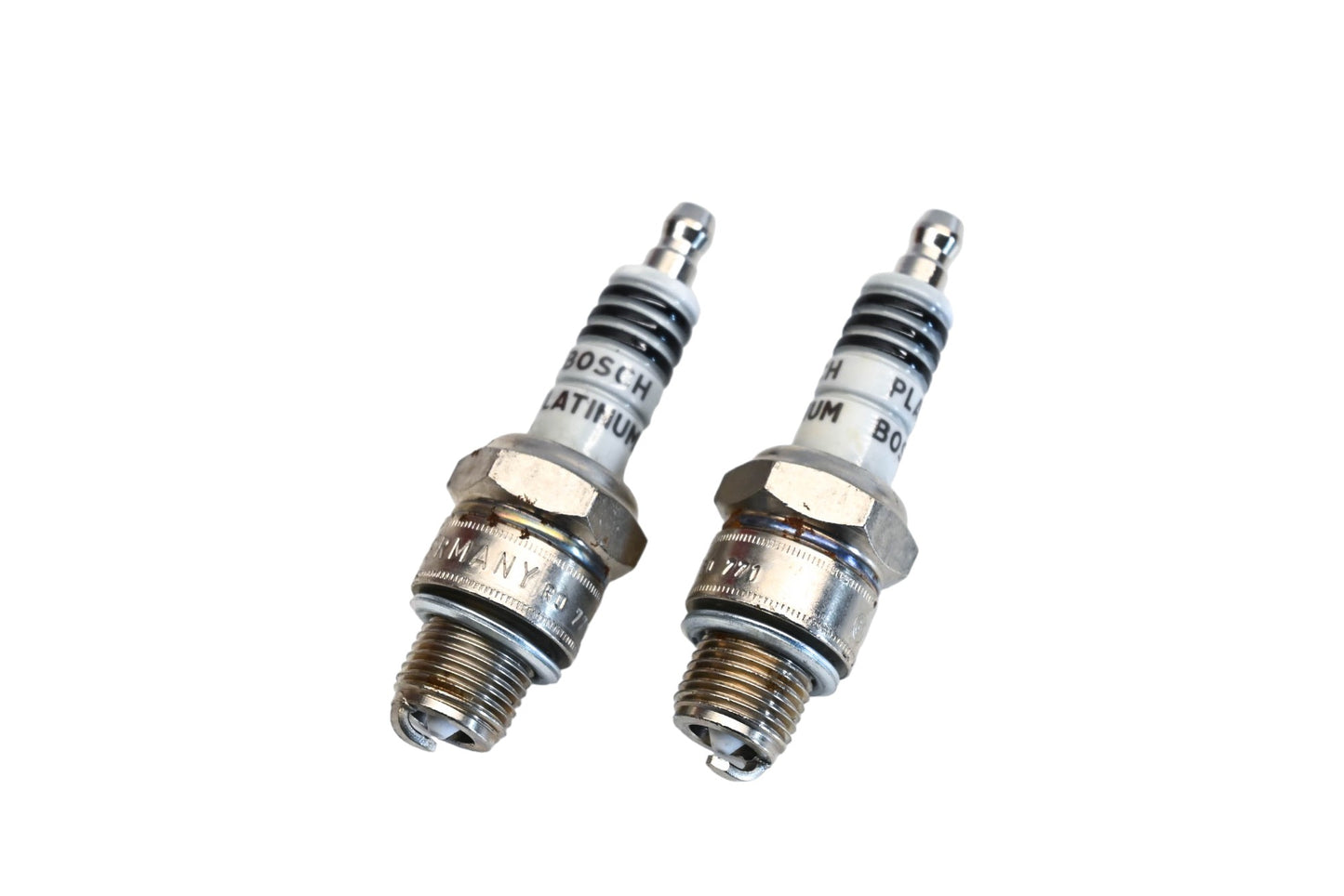 Bosch Platinum Spark Plugs Qty 2 NOS