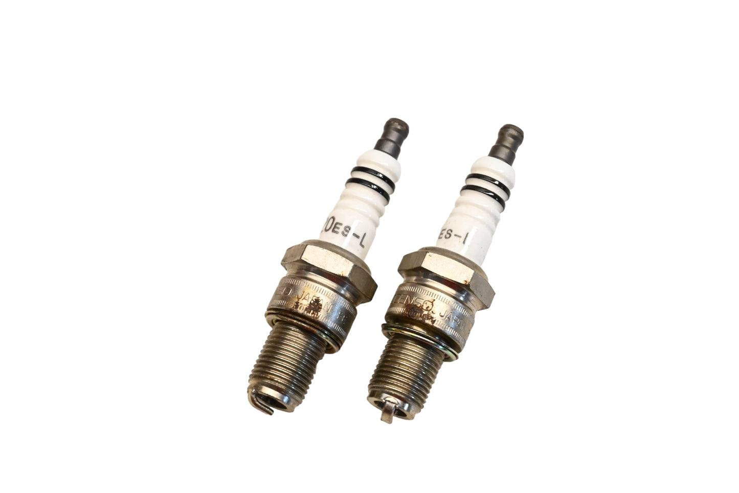 NipponDenso W20ES-L Spark Plugs Qty 2 NOS