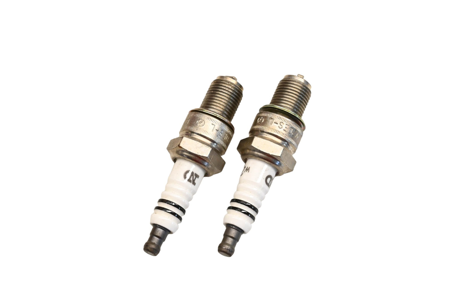 NipponDenso W20ES-L Spark Plugs Qty 2 NOS