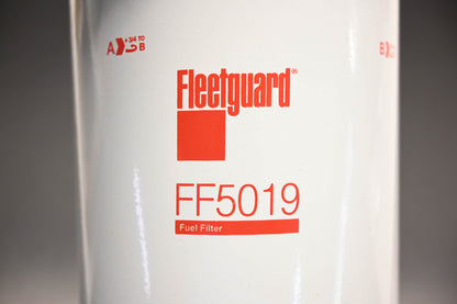 Fleetguard FF5019 Fuel Filter NOS