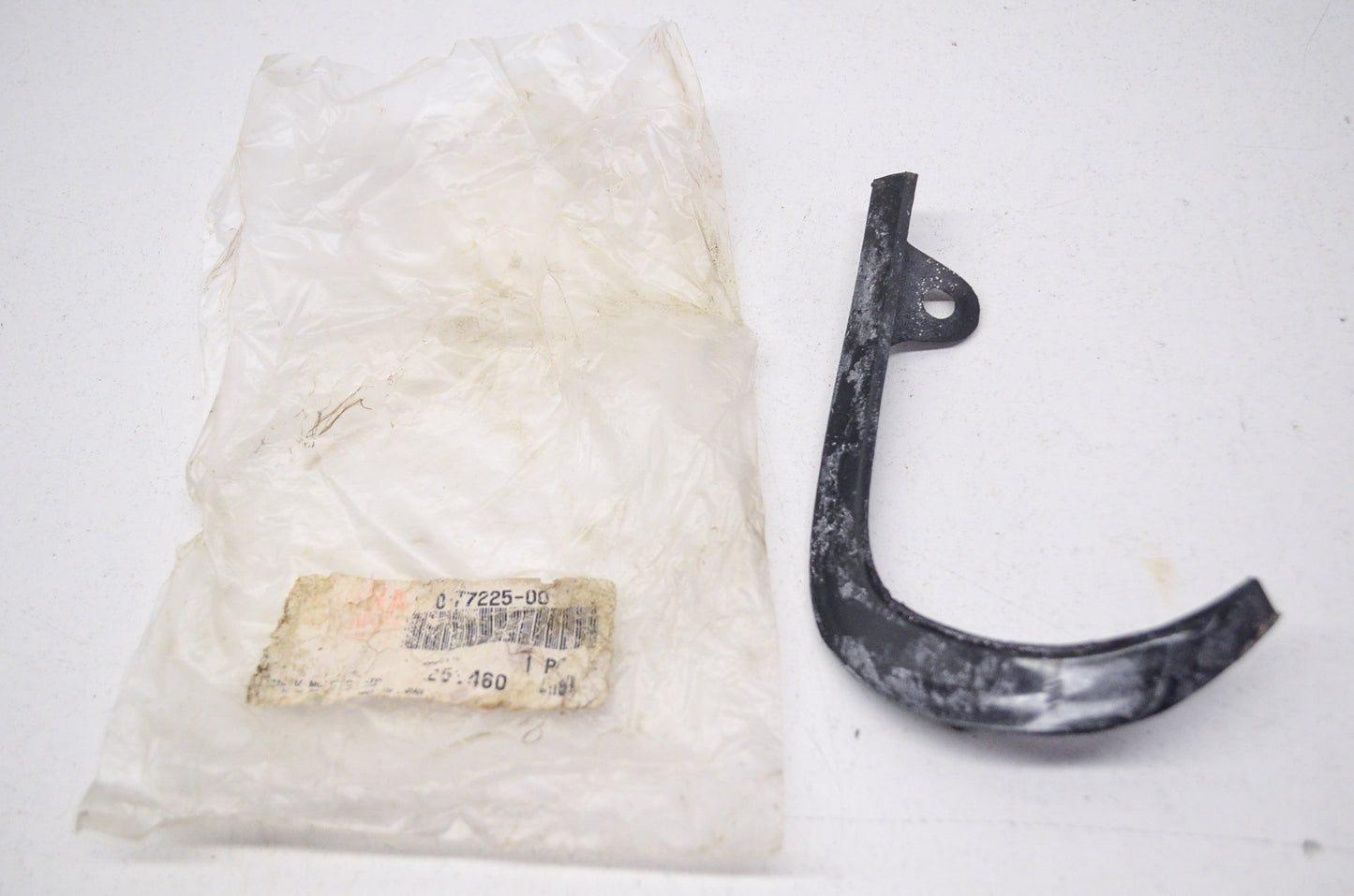 OEM Yamaha 8L0-77225-00-00 Trim 5 NOS