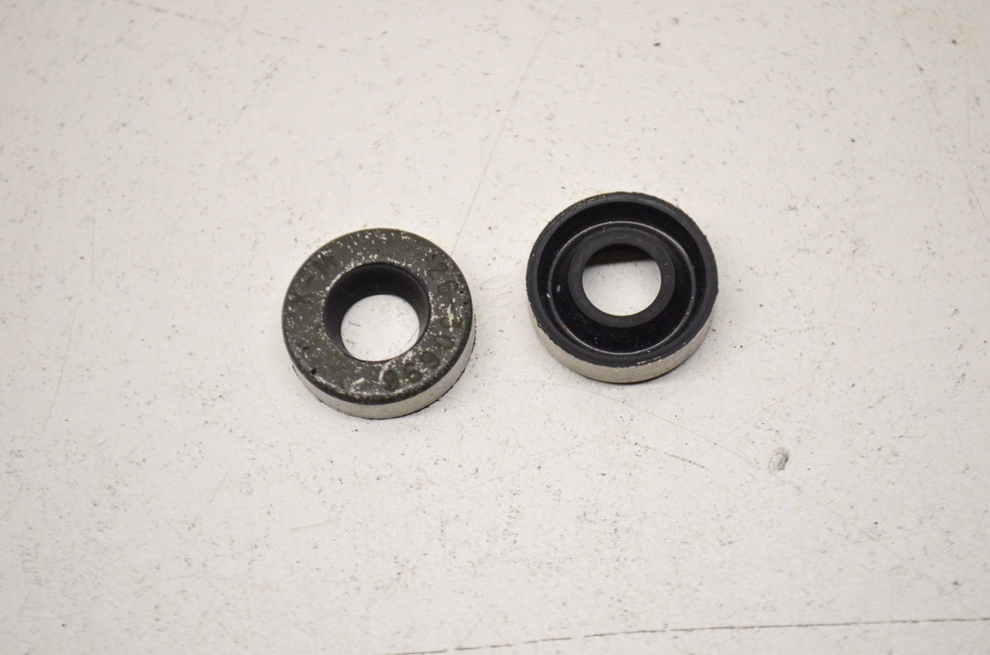 New OEM Quicksilver Mercury Seals QTY 2 NOS