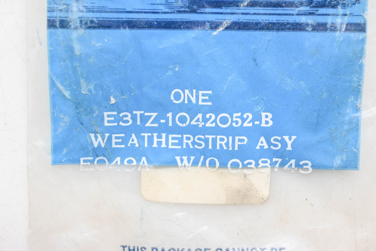 New OEM Ford E3TZ-1042052-B Back Window Weatherstrip NOS