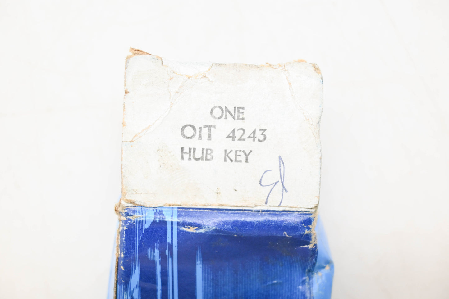 New OEM Ford O1T-4243 Hub Key NOS