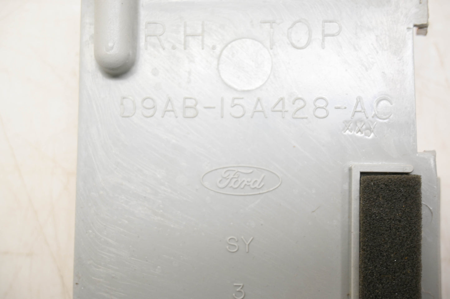 New OEM Ford D9AB-15A428-AC Passenger Side Marker Lamp Assembly NOS