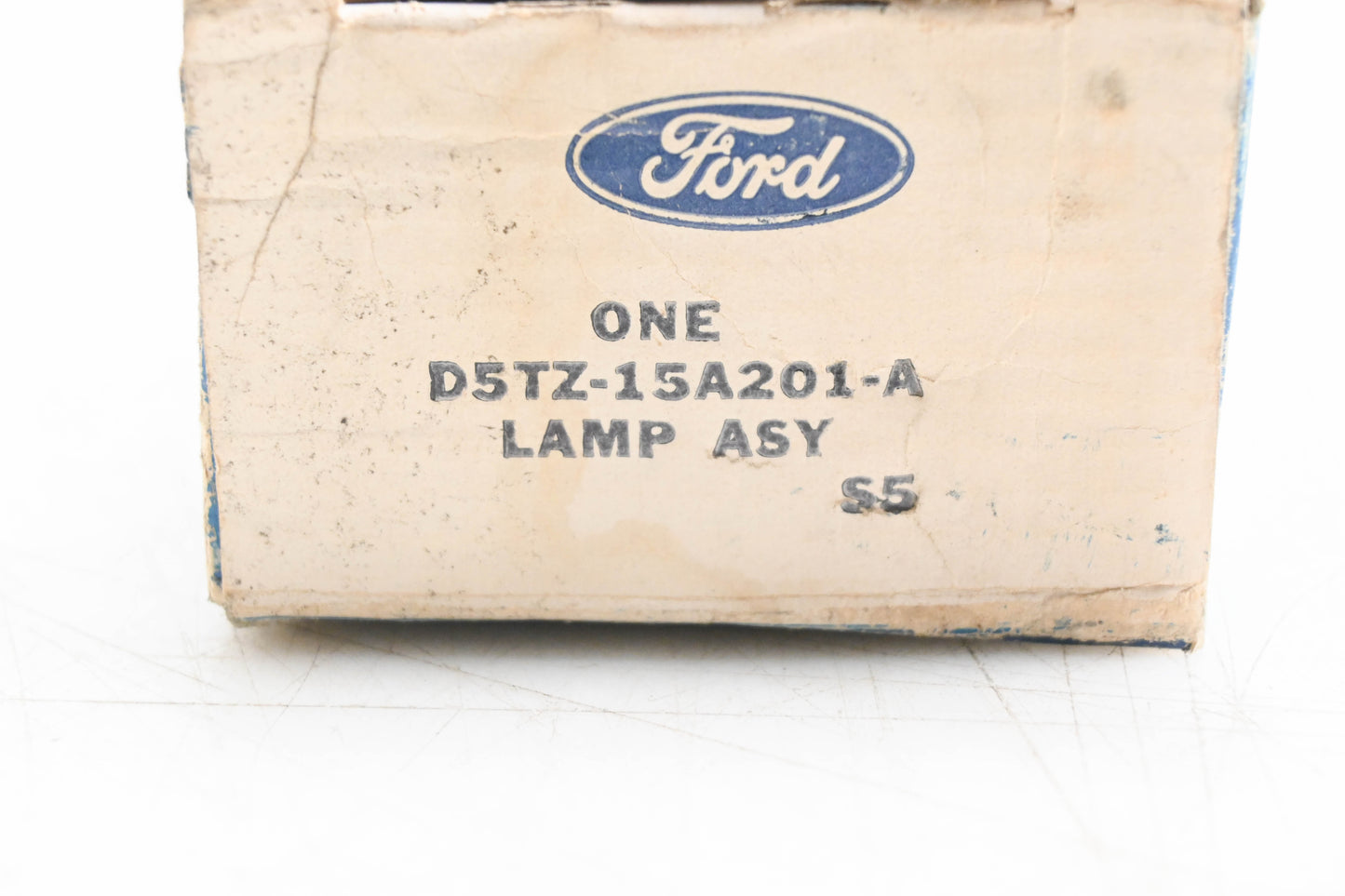 New OEM Ford D5TZ-15A201-A Front Amber Marker Lamp Assembly NOS