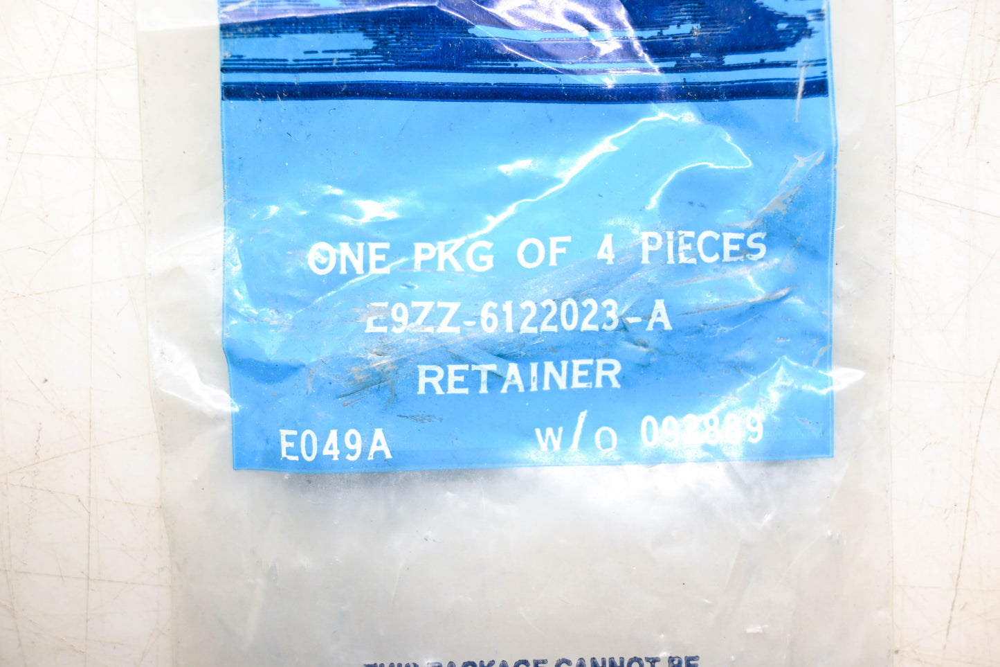 New OEM Ford E9ZZ-6122023-A Retainer NOS