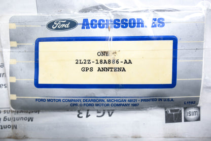 New OEM Ford 2L2Z-18A886-AA Antenna Assembly NOS