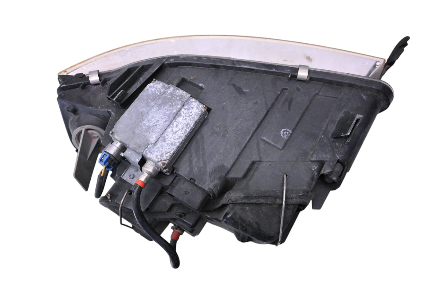 Audi 15592400RE Right Side Headlight Assembly NOS