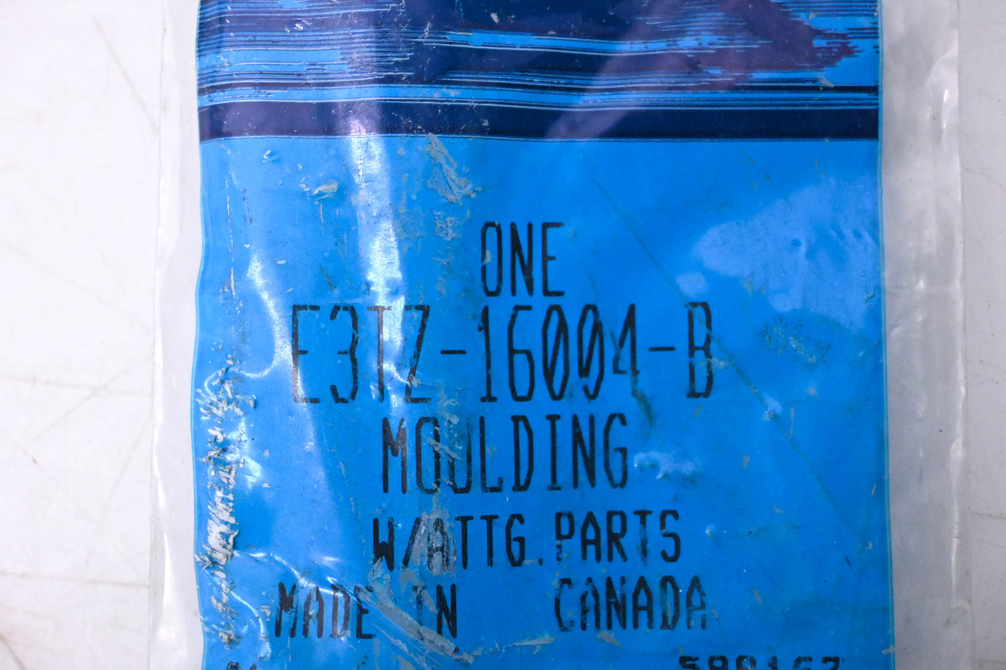 New OEM Ford E3TZ-16004-B Left Side Fender Trim Moulding Kit NOS