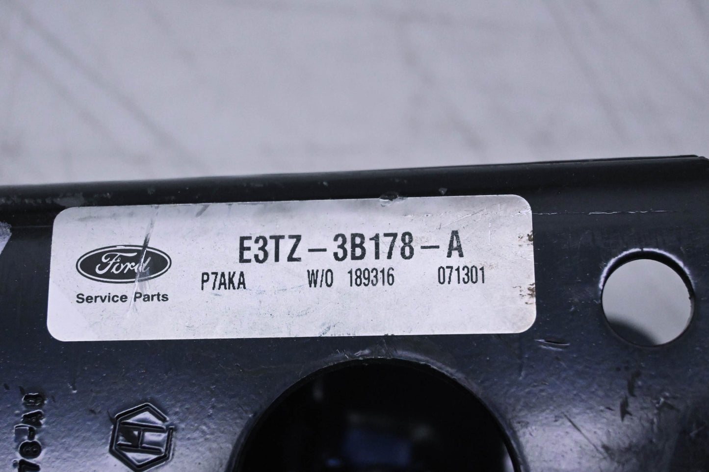 New OEM Ford E3TZ-3B178-A Axle Beam Mount Bracket NOS