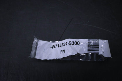 New OEM Ford W713297-S300 Door Trim Panel Clips Qty 5 NOS