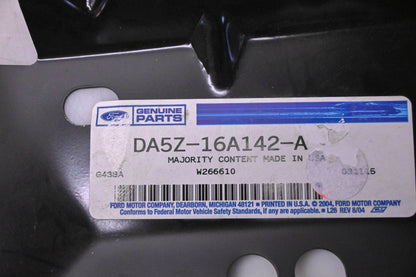 New OEM Ford DA5Z-16A142-A Right Side Fender Mounting Bracket NOS