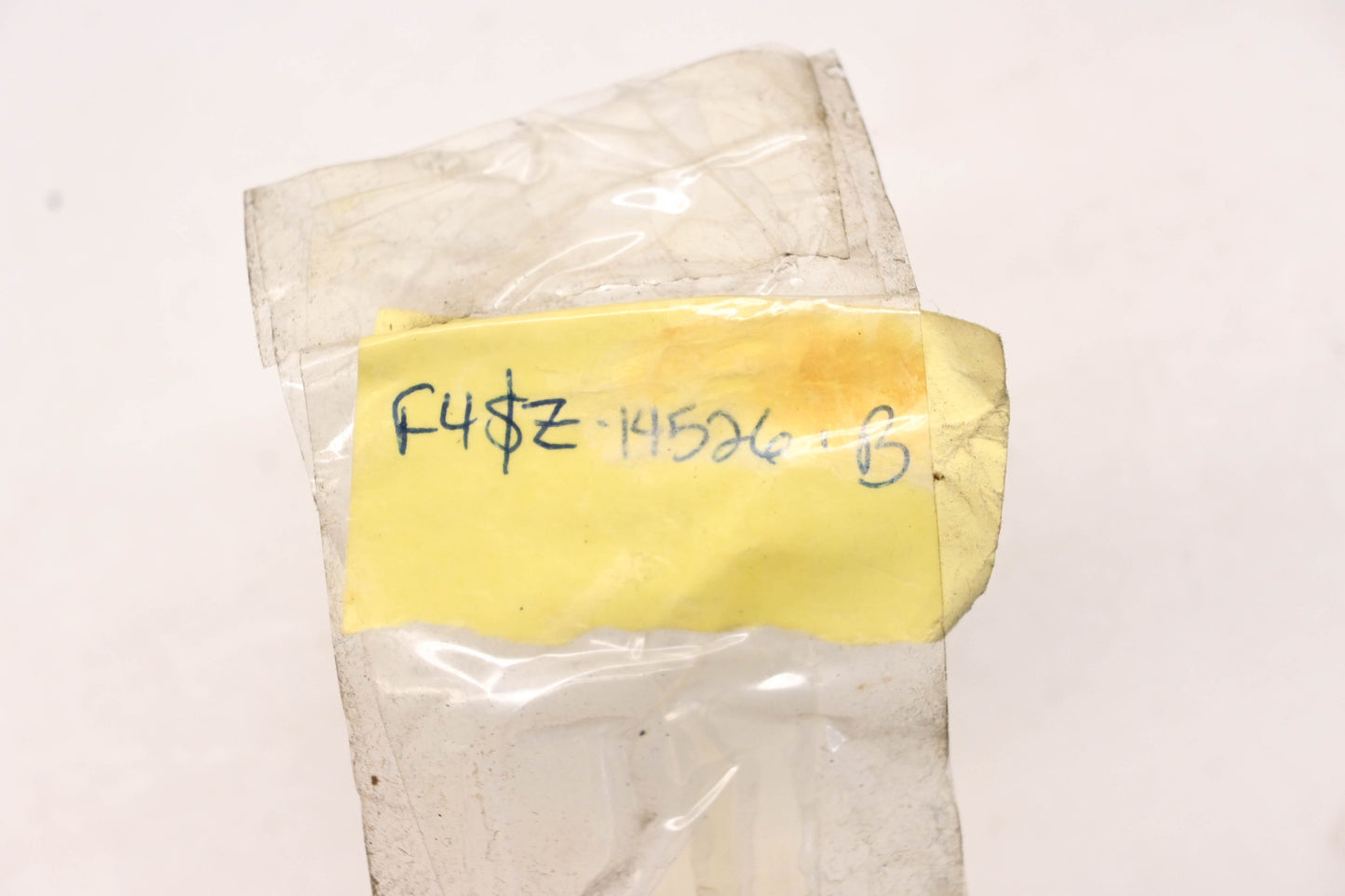 New OEM Ford F4SZ-14526-B, F4SZ14526B 20Amp Fuses Qty 3 NOS